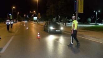 Kadıköy'de trafik denetimlerinde 97 sürücüye ceza
