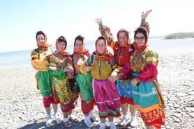 Kazak kız kardeşler doğdukları toprakları 61 yıl sonra ziyaret etti