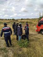Kamyonette saman balyalarının arasında 27 kaçak göçmen yakalandı
