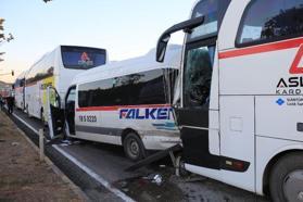 Çankırı'da 3 otobüs ve 1 minibüsün karıştığı kazada 36 kişi yaralandı