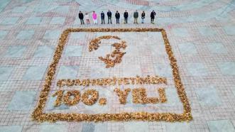 Belediye işçilerinden Atatürk silüeti ile '100'üncü yıl' anması