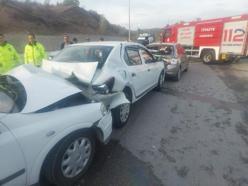 Amasya'da 5 aracın karıştığı zincirleme kazada 5 sürücü yaralandı