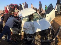 Mardin'de minibüsle otomobil çarpıştı: 4 yaralı