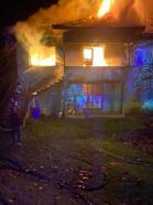 Düzce'de iki katlı ev alev alev yandı