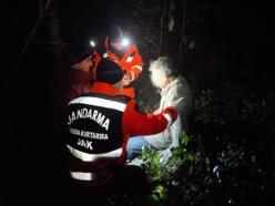 Ormanda düşüp yaralandı 36 saat sonra kurtarıldı; ekipler sırtında taşıdı