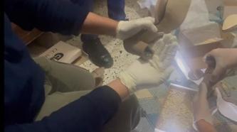 Ayakkabı topuklarına gizlenmiş 160 bin uyuşturucu hap ele geçirildi