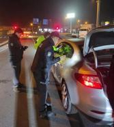 Edremit'te yılbaşında huzur operasyonu, aranan 4 kişi yakalandı; 56 sürücüye ceza yağdı
