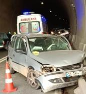 Artvin'de, tünel içerisinde 2 otomobil çarpıştı: 5 yaralı