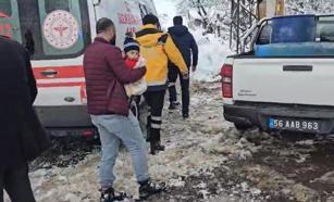 Muhammed bebek, kardan kapanan yolun açılması ile hastaneye götürüldü