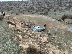 Mardin'de otomobil, şarampole devrildi: 4 yaralı
