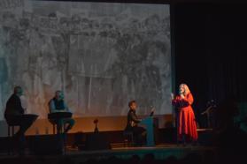'Uğur Mumcu Anısına Unutma Bizi' Foça'da sahnelendi