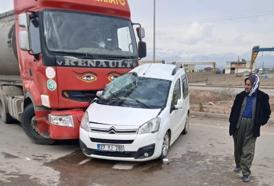 Silopi’de TIR ile hafif ticari araç çarpıştı: 1 yaralı