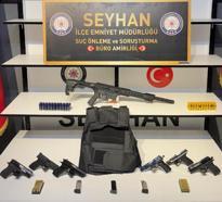 Adana'da bir evden 6 tabanca çıktı, 3 kişi gözaltında