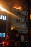 Muğla'da yıldırım düşen apartmanın çatısında yangın çıktı