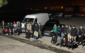 Tekirdağ'da kamyonetten 29 kaçak göçmen çıktı