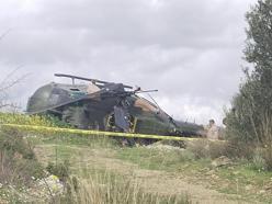 İzmir'de askeri helikopter boş araziye zorunlu iniş yaptı: 1 yaralı / Ek fotoğraflar