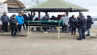 Marmara'da batan 'BATUHAN A'nın sahibi toprağa verildi; adını gemiye verdiği oğlu tabutun başından ayrılmadı