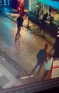 İstanbul - Kadıköy'de aracına yaslandığı için uyardı; çıkan kavgada silahla rastgele ateş etti