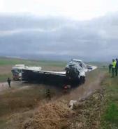 Amasya’da devrilen TIR’ın şoförü yaralandı