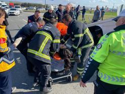 Edirne'de refüje çarparak takla atan otomobilin sürücüsü yaralandı