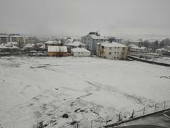 Muş'ta kar yağışı etkili oldu, köy yolları kapandı