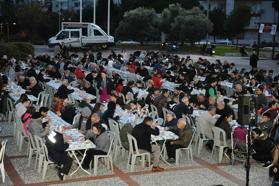 Karşıyaka'da ramazan bereketi iftar sofralarına taşındı