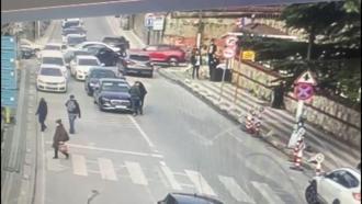 İstanbul - Üsküdar'da hareketli anlar; işadamının otomobilini çaldı trafikte yakalandı