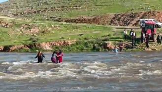 Şanlıurfa'da sel sularına kapılan 3 kadın kurtarıldı, 1 çocuk kayıp