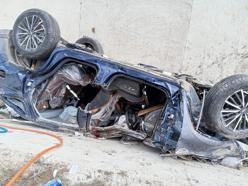 Şarampole yuvarlanan otomobildeki sürücüyü itfaiye kurtardı