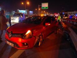 İstanbul-Gaziosmanpaşa TEM Otoyolu'nda bariyerler otomobile saplandı: 1 ölü, 1 yaralı
