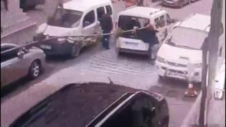 İstanbul - Küçükçekmece'de skuter hafif ticari araca çarptı