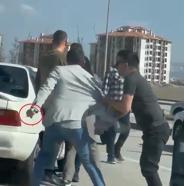 Trafikte bıçaklı kavga kamerada