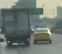 İstanbul - TEM Otoyolu'nda taksiciyle kamyonet şoförü arasında tehlikeli takip