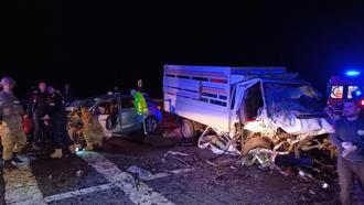 Bingöl’de otomobil ile kamyonetin çarpıştığı kazada ölenlerin sayısı 4’e yükseldi