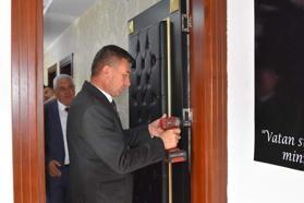 Karaisalı Belediye Başkanı Şimşek, makam odasının kapısını söktü