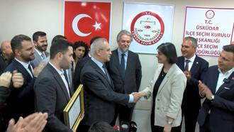 İstanbul - Üsküdar Belediye Başkanı Sinem Dedetaş mazbatasını aldı