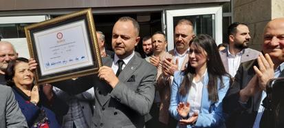 Yeni Yusufeli'nin ilk başkanı CHP'li Demirci, mazbatasını aldı