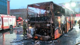 İstanbul- Ümraniye Dudullu Otogarı'nda otobüs alev alev yandı