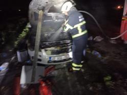 Mardin'de seyir halindeki otomobil yandı