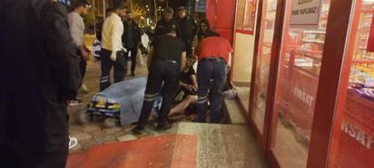Sokakta 3 kişinin bıçaklı saldırısında yaralandı