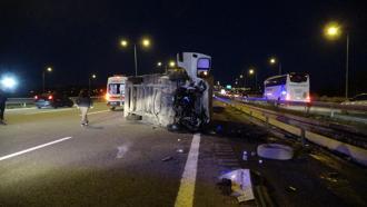 Kuzey Marmara Otoyolu'nda kaza:1 ölü 5 yaralı;İstanbul yönünde uzun araç kuyrukları oluştu