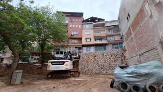 İzmit'te 5 ay önce yarısı çöken istinat duvarının onarılmayan kısmı da çöktü; 5 daire ile 1 dükkan boşaltıldı
