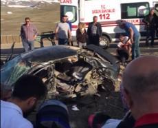 Erzurum'da kamyonet ile otomobil çarpıytı: 1 ölü, 6 yaralı