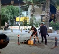 İzmir'de 2 gence tekme, tokat ve demir çubuklu saldırı kamerada