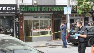 İstanbul- Küçükçekmece'de kuyumcu önünde silahlar patladı; Soygunculara linç girişimi -4 (geniş haber)