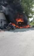 Küçükçekmece gümrük yolundaki TIR garajında kulübe alev alev yandı