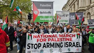 İngiltere’de Filistinlilere destek için protesto yürüyüşü düzenlendi