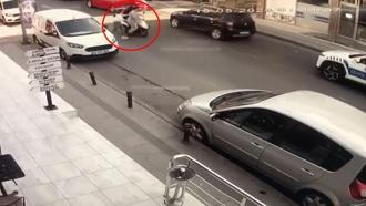 Ataşehir'de motokuryenin çarptığı yaya ağır yaralandı; o anlar kamerada