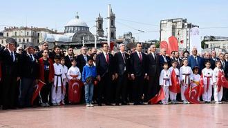 Taksim'de 19 Mayıs Atatürk'ü Anma Gençlik ve Spor Bayramı töreni