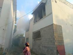 Hatay’da iki katlı ev yandı, dumandan etkilenen kadın hastaneye kaldırıldı